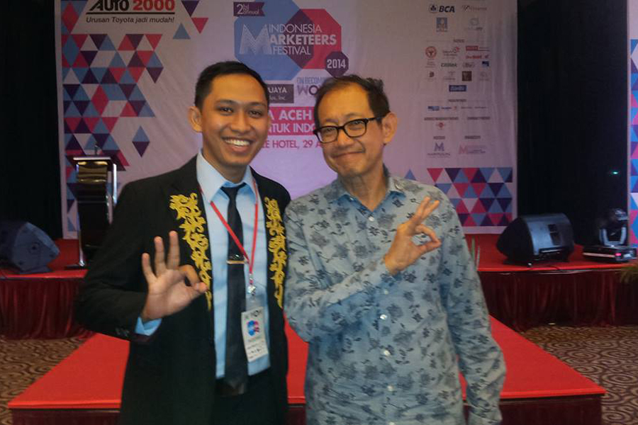 Hijrah Saputra (kiri) bersama Hermawan Kertajaya, founder and CEO MarkPlus Inc @istimewa