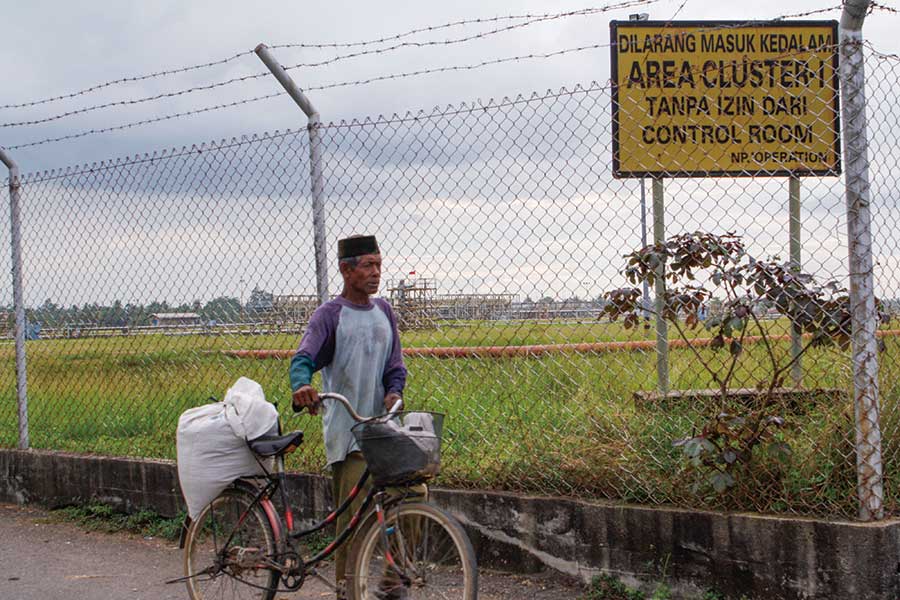 Warga di sekitar Exxon | Yuswardi