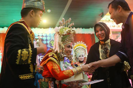 Foto Malam Penobatan Agam Inong Banda Aceh 2014