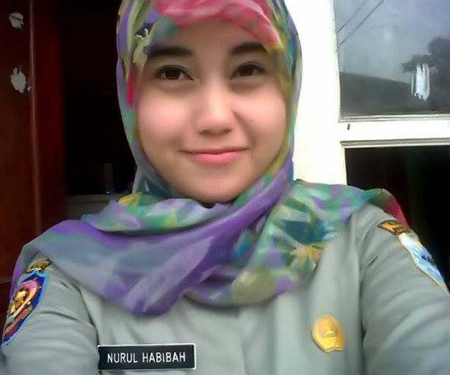 Foto-foto Nurul Habibah, Satpol PP Cantik yang Bikin Heboh