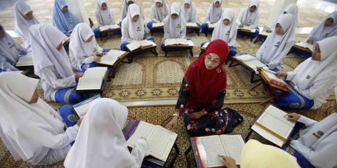 Suara Unik Bocah Pembaca Alquran Ini Bikin Decak Kagum