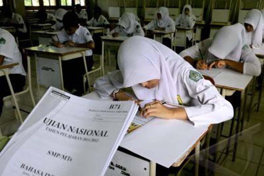 Ilustrasi Ujian Nasional SMP Aceh | Foto: ANTARA