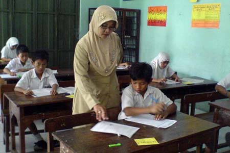 Ini Alasan Dinas Pendidikan Aceh Belum Bayar Gaji Guru Kontrak