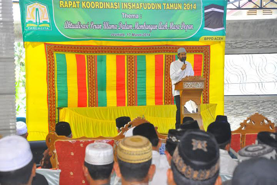 Wakil Gubernur Aceh Muzakkir Manaf membuka secara resmi Rapat Koordinasi Inshafuddin tahun 2014 di Dayah Babussalam Al-Aziziyah Jeunieb Kabupaten Bireuen, Senin, 17 Maret 2014 | Foto: Humas Pemerintah Aceh