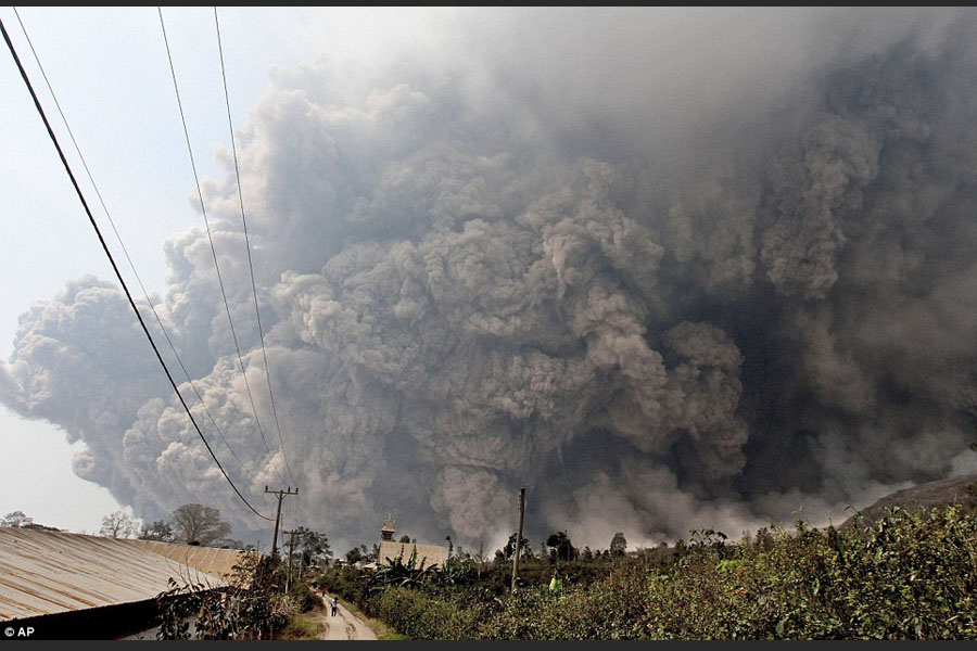 Gunung Sinabung meletus. | Ist.