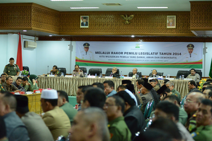 Gubernur Zaini saat memimpin rapat Forkopimda di Aula Serbaguna Pemerintah Aceh | Foto: Humas Pemerintah Aceh